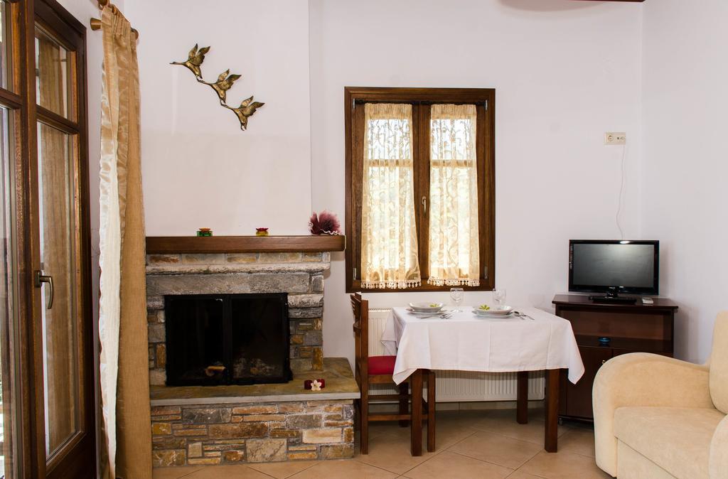 Guesthouse Enastron Хорефто Екстер'єр фото