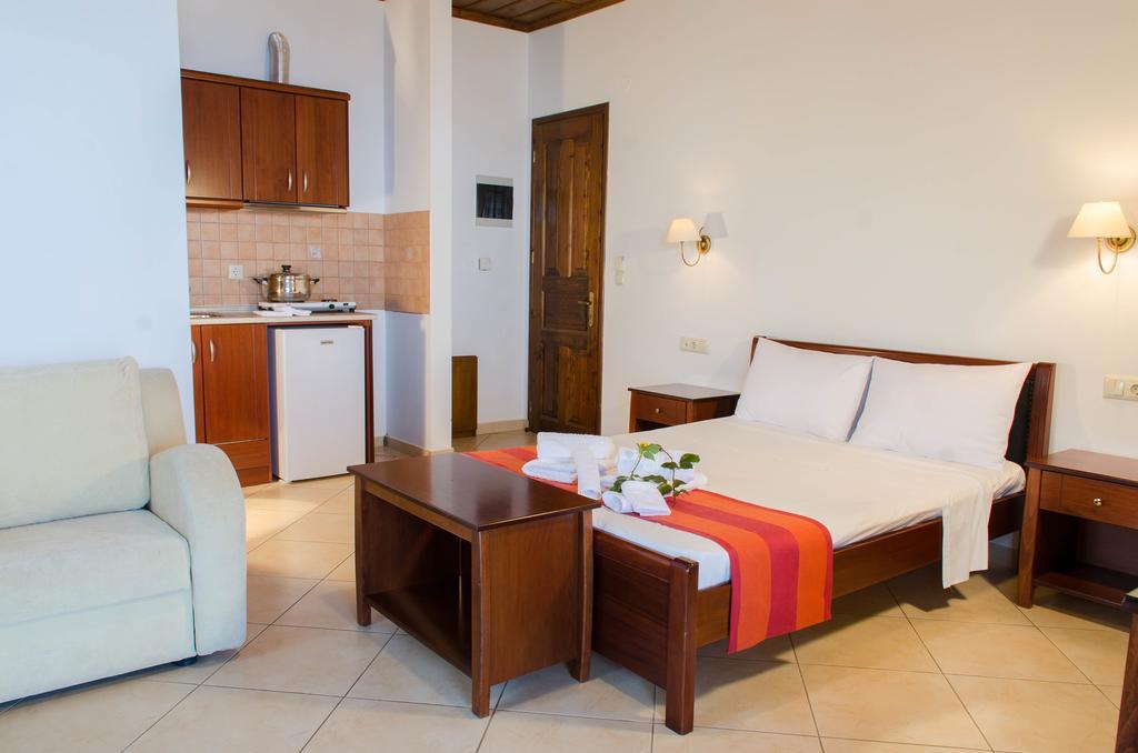 Guesthouse Enastron Хорефто Екстер'єр фото
