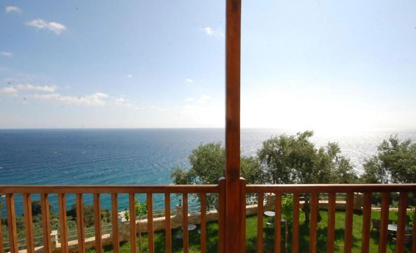 Guesthouse Enastron Хорефто Номер фото